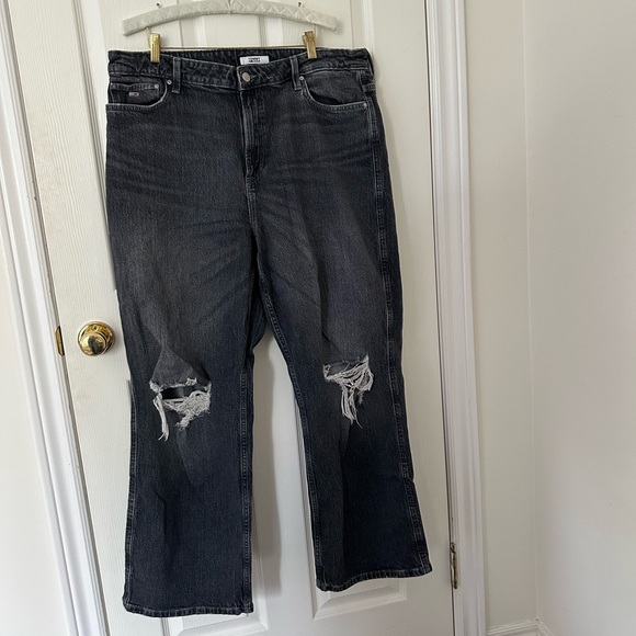 Tommy Hilfiger Distressed Denim Jeans - Picture 2 of 2